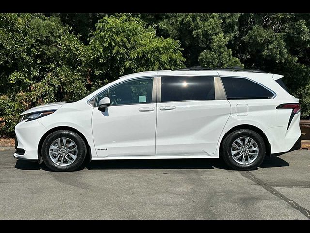 2021 Toyota Sienna LE