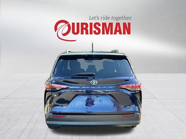 2021 Toyota Sienna LE