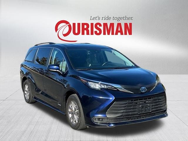 2021 Toyota Sienna LE