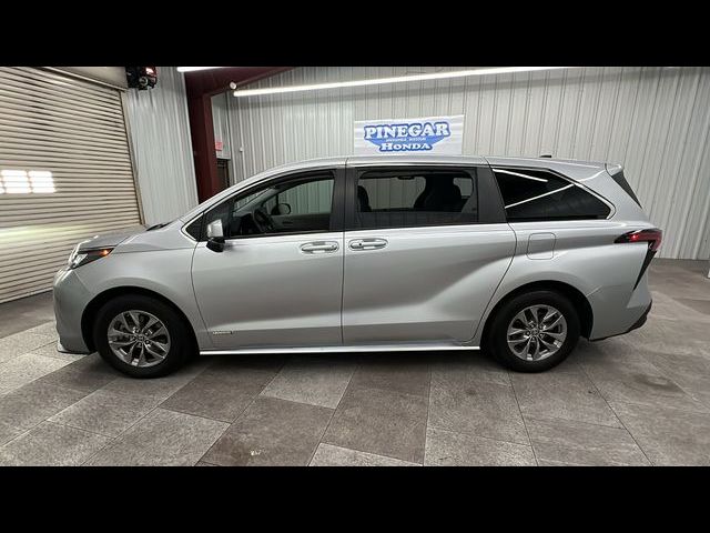 2021 Toyota Sienna LE