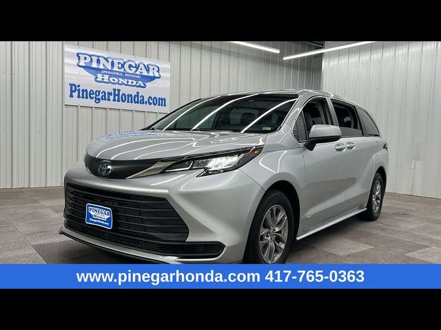 2021 Toyota Sienna LE