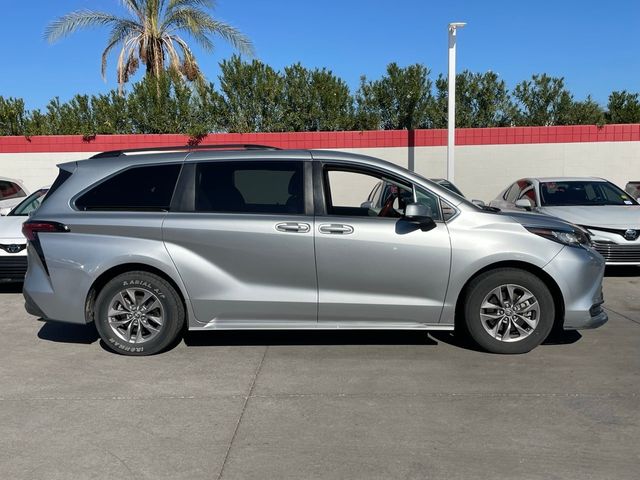 2021 Toyota Sienna LE