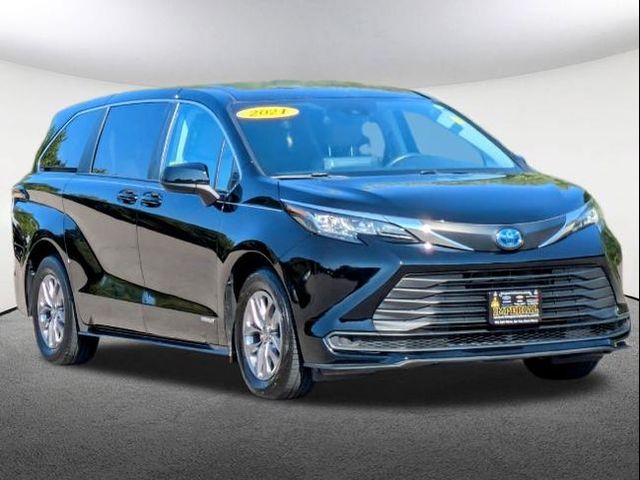 2021 Toyota Sienna LE