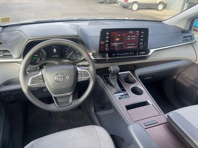 2021 Toyota Sienna LE