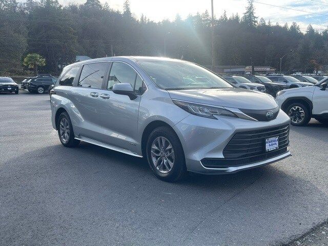 2021 Toyota Sienna LE