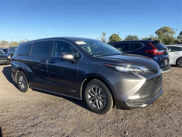 2021 Toyota Sienna LE