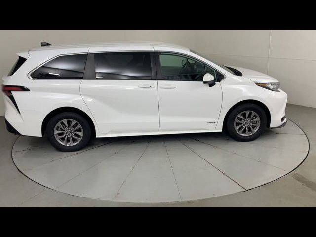 2021 Toyota Sienna LE