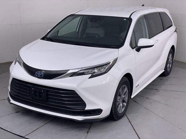 2021 Toyota Sienna LE