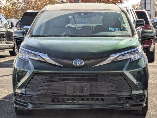 2021 Toyota Sienna LE