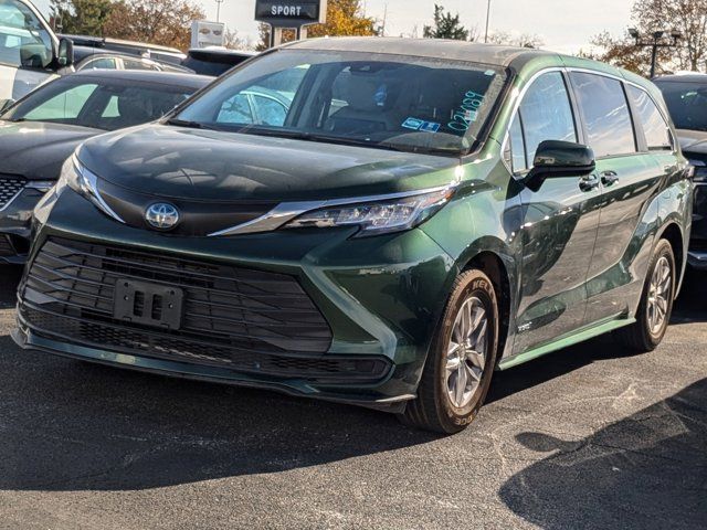 2021 Toyota Sienna LE