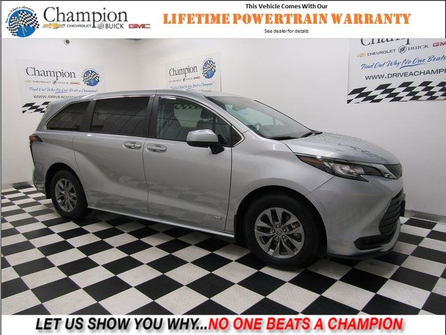 2021 Toyota Sienna LE