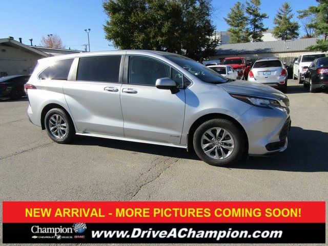 2021 Toyota Sienna LE