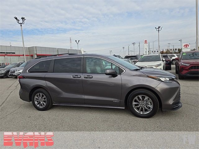 2021 Toyota Sienna LE