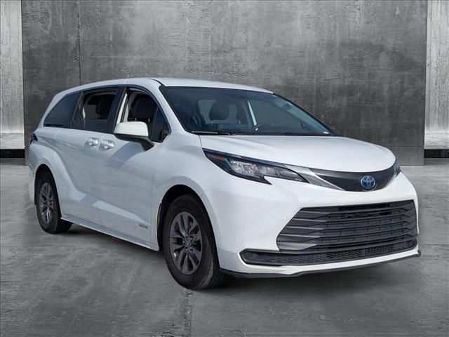 2021 Toyota Sienna LE