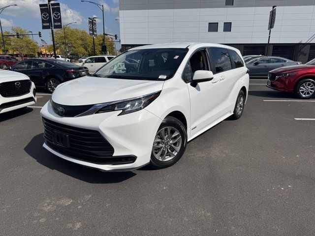 2021 Toyota Sienna LE