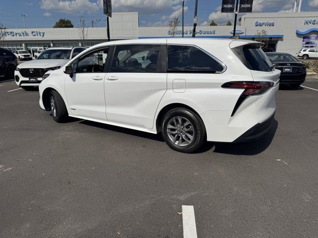 2021 Toyota Sienna LE