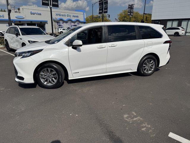 2021 Toyota Sienna LE