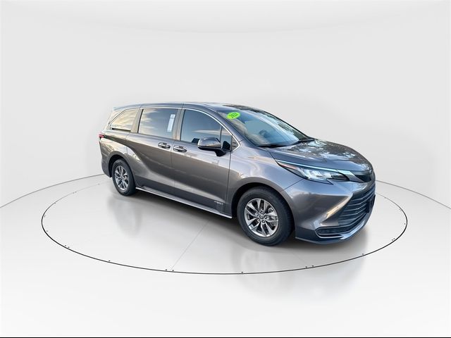 2021 Toyota Sienna LE