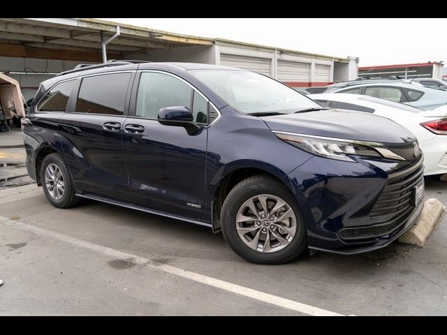 2021 Toyota Sienna LE