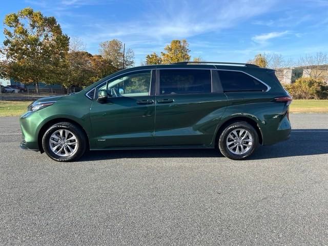 2021 Toyota Sienna LE