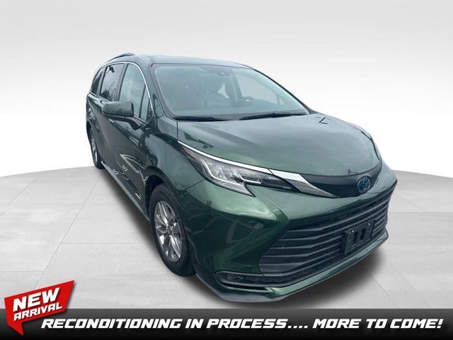 2021 Toyota Sienna LE