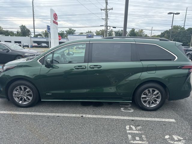 2021 Toyota Sienna LE