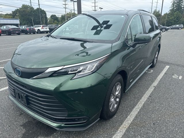 2021 Toyota Sienna LE