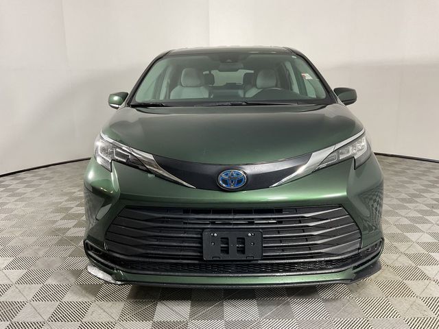 2021 Toyota Sienna LE