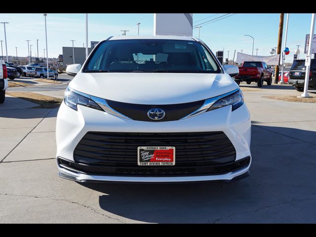 2021 Toyota Sienna LE