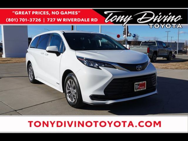 2021 Toyota Sienna LE