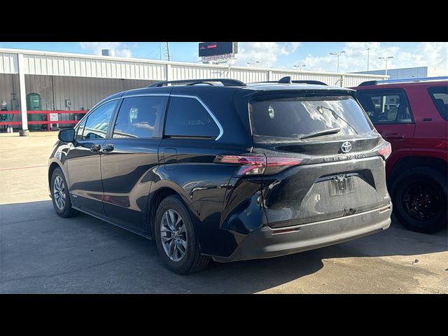 2021 Toyota Sienna LE