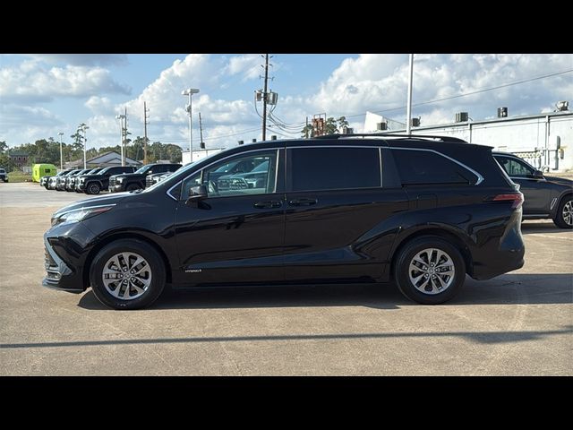 2021 Toyota Sienna LE