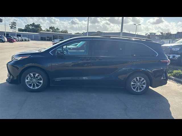 2021 Toyota Sienna LE