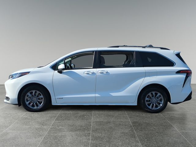 2021 Toyota Sienna LE