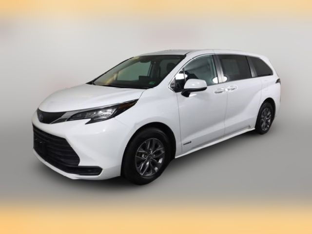 2021 Toyota Sienna LE