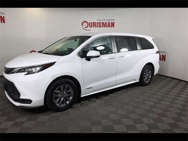 2021 Toyota Sienna LE