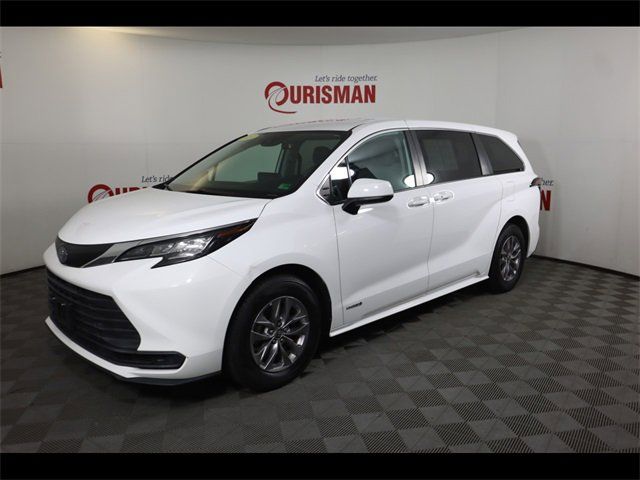 2021 Toyota Sienna LE