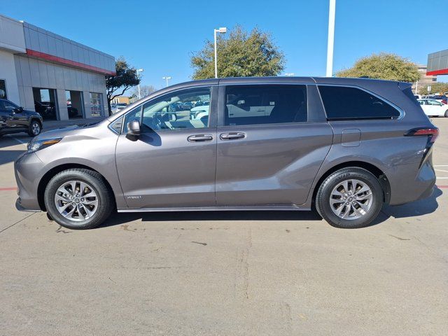 2021 Toyota Sienna LE