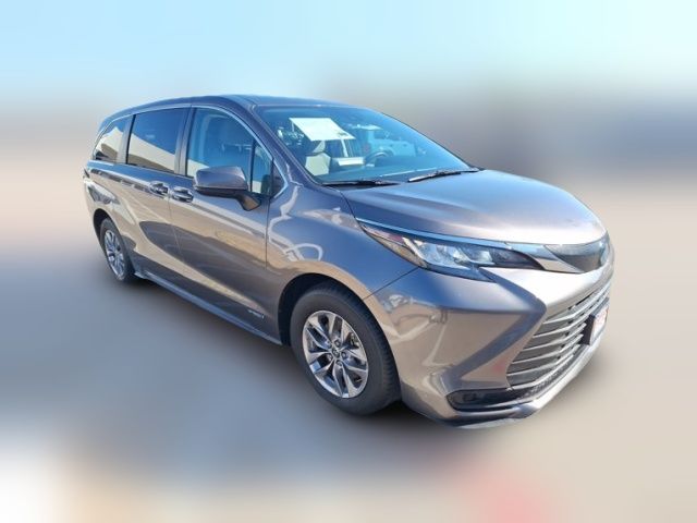 2021 Toyota Sienna LE