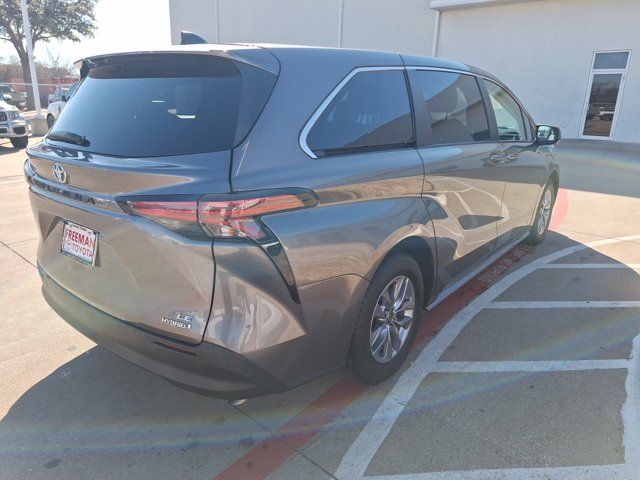 2021 Toyota Sienna LE