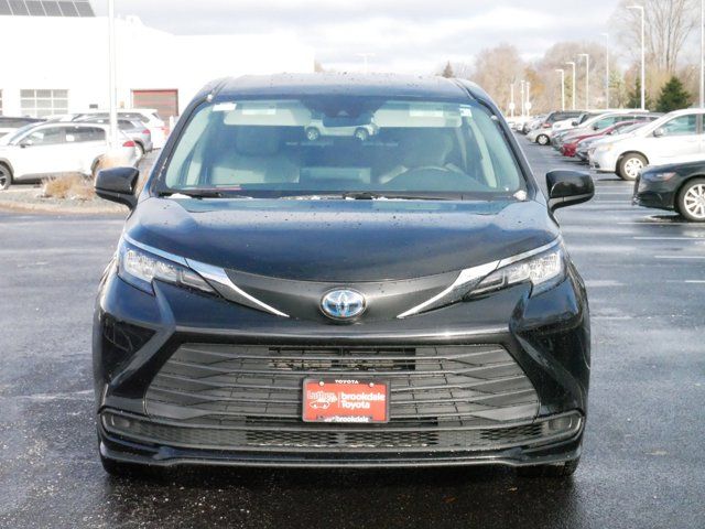 2021 Toyota Sienna LE