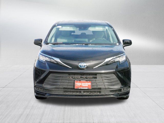 2021 Toyota Sienna LE