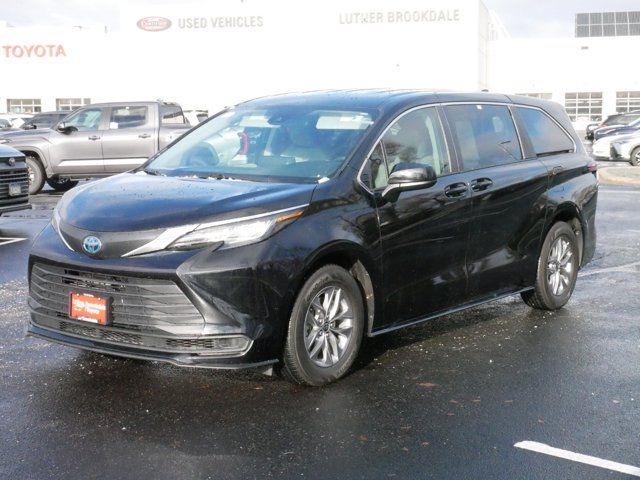 2021 Toyota Sienna LE