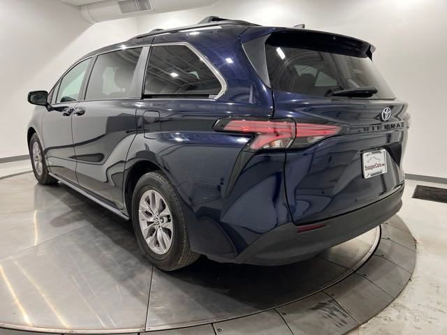 2021 Toyota Sienna LE