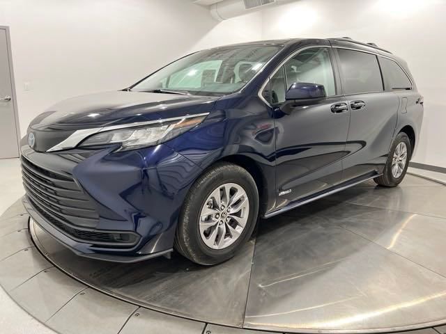 2021 Toyota Sienna LE