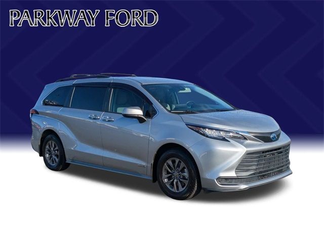 2021 Toyota Sienna LE