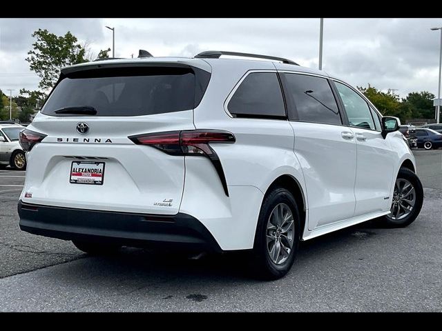 2021 Toyota Sienna LE