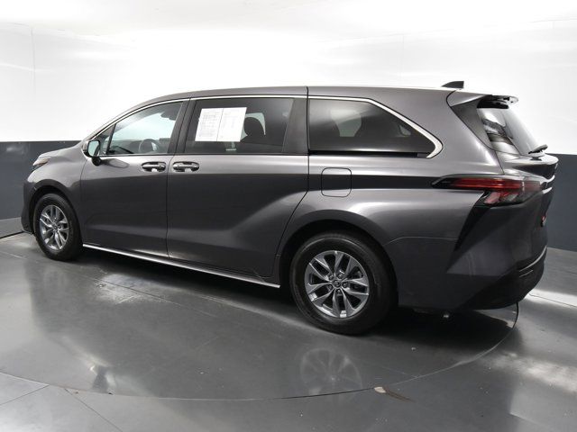 2021 Toyota Sienna LE