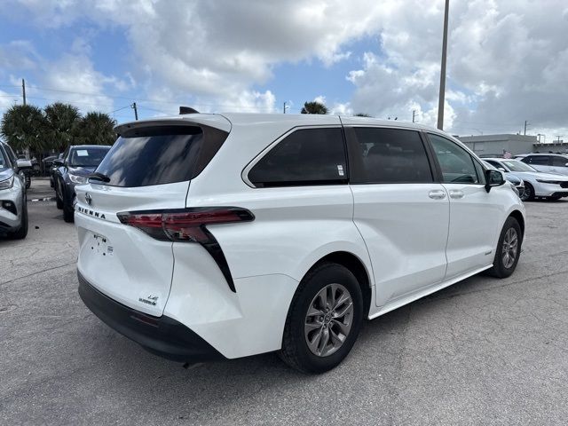 2021 Toyota Sienna LE