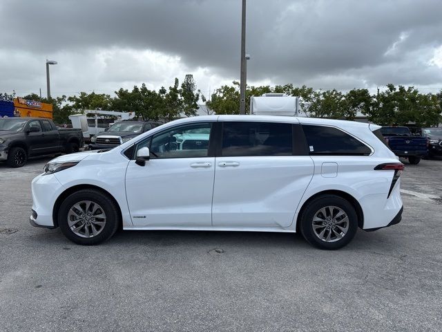 2021 Toyota Sienna LE